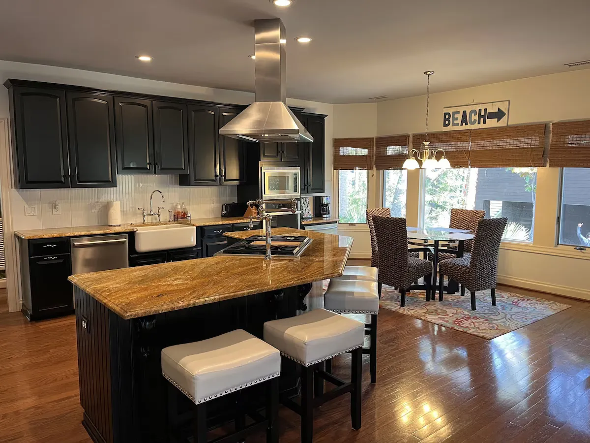 Kitchen + breakfast room
