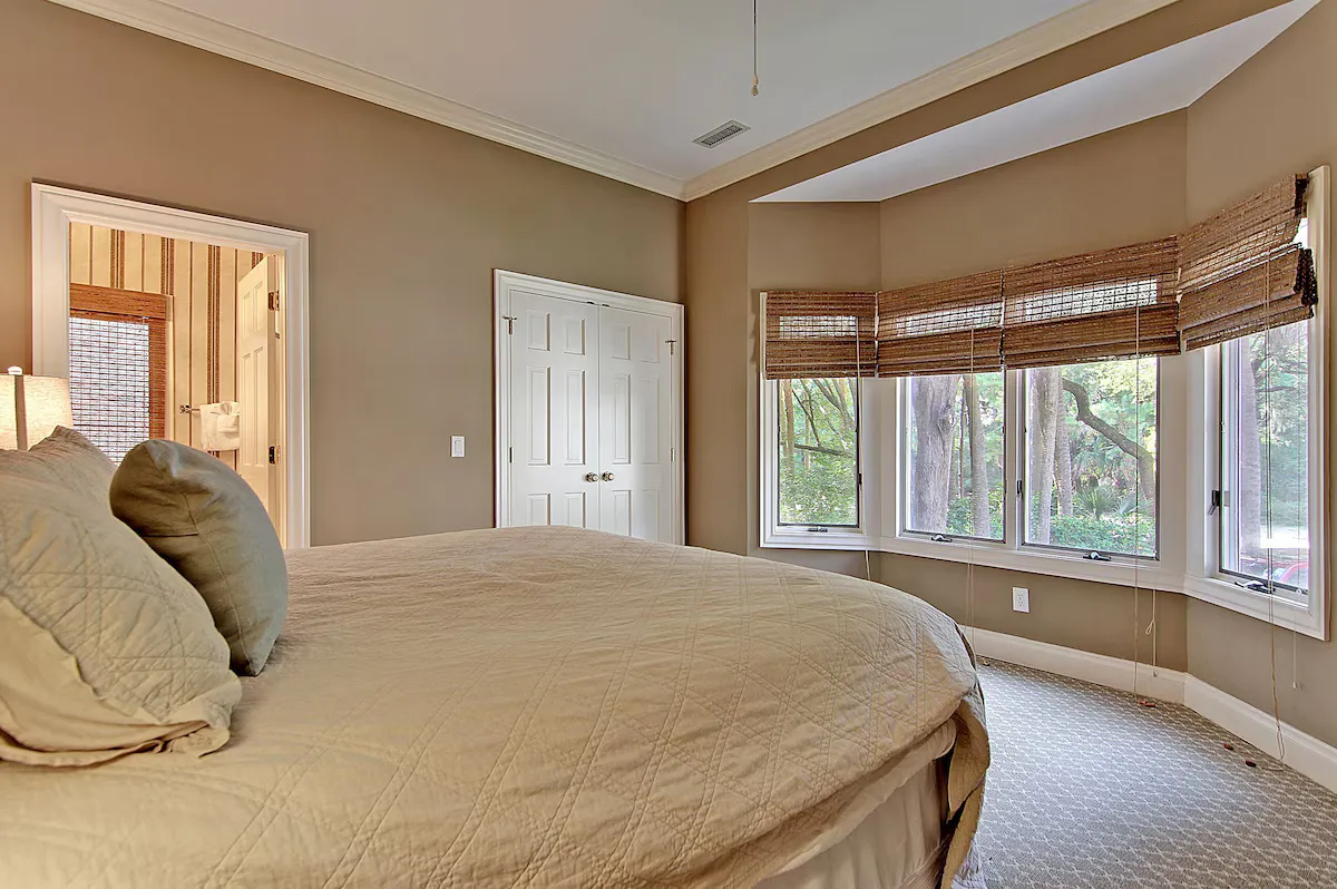 Guest bedroom, bay window