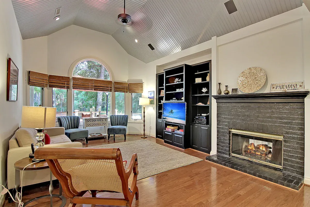 Family room, vaulted ceiling