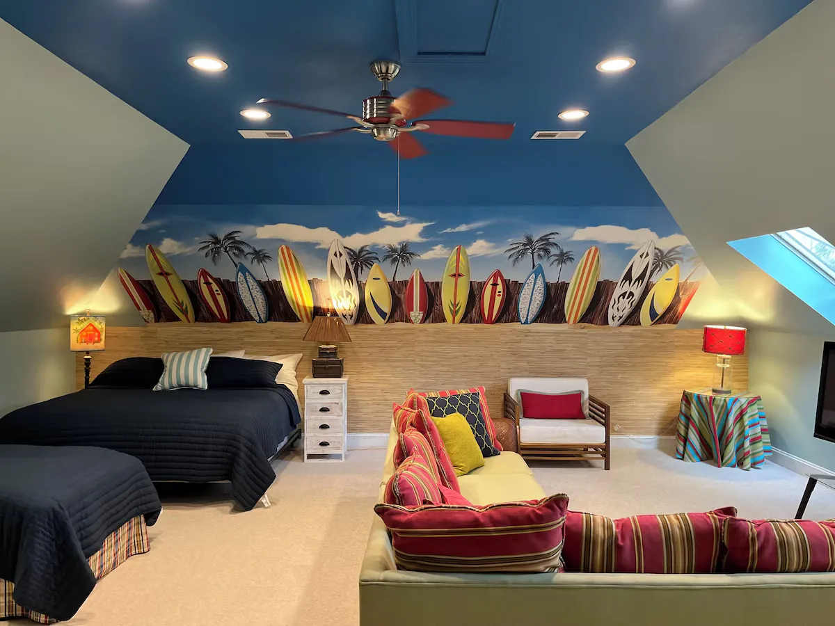 The FROG, surfboard mural