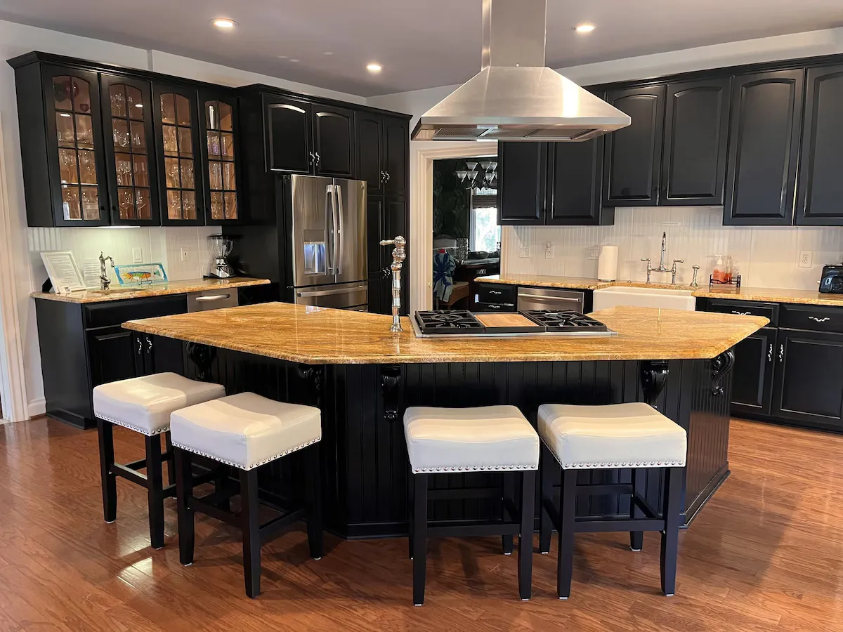 Kitchen island, bar seating