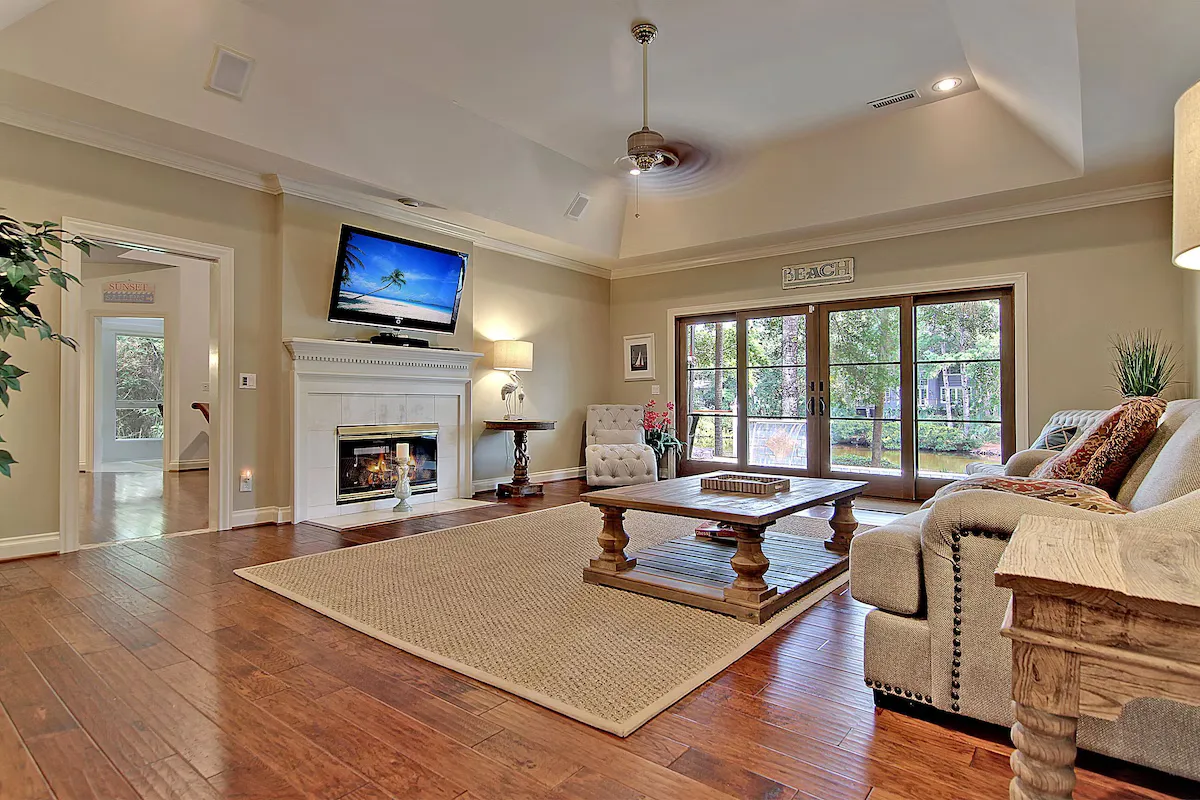 Living room, lagoon light